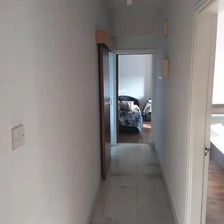 Cozy 2 Bedroom Apartment